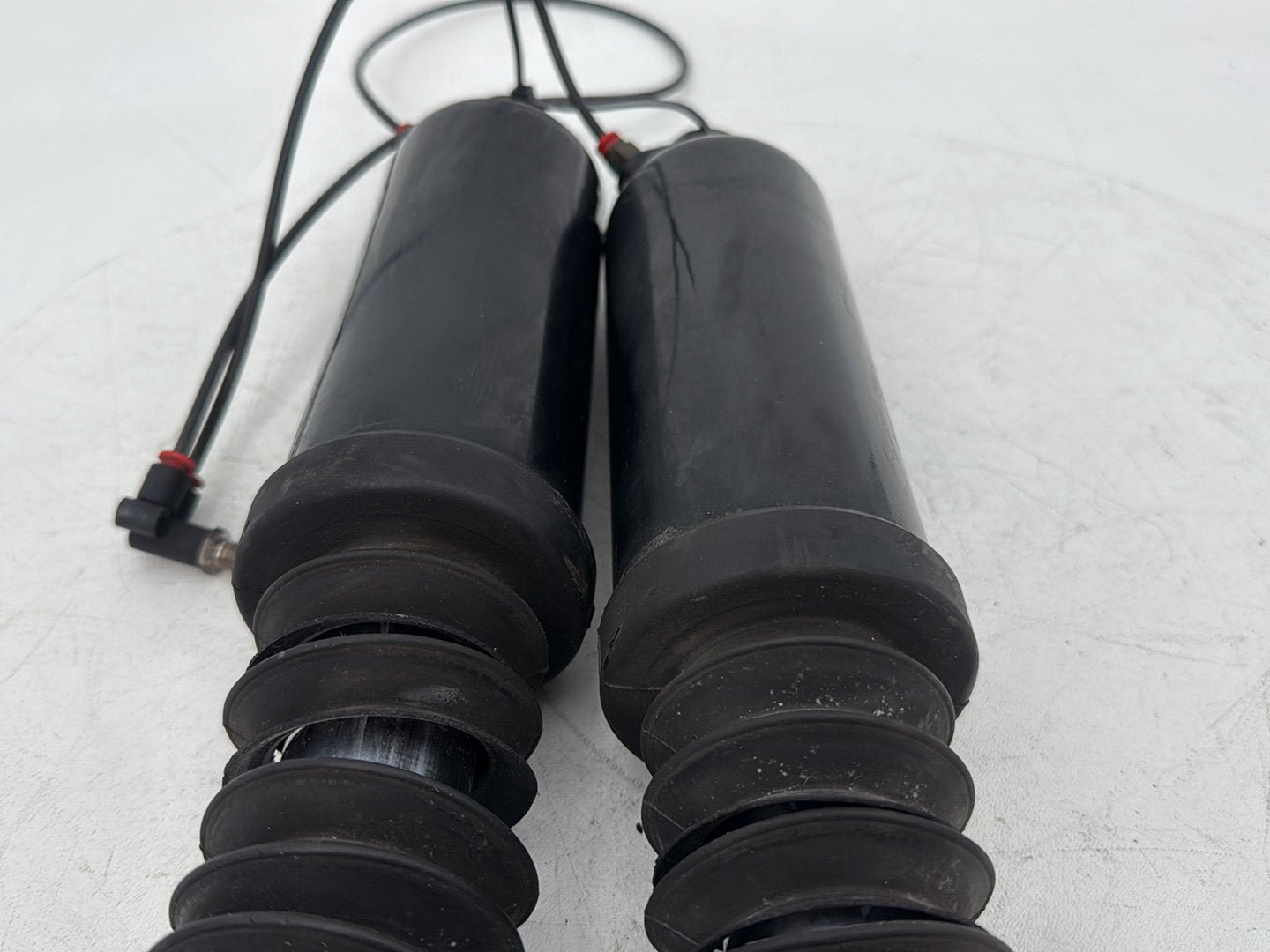 1999 - 2006 Harley-Davidson Touring Electra Glide Rear Left Right Shock Absorbers 54565-97C