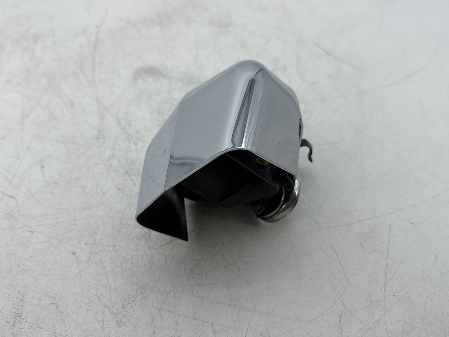 2014 Harley Street Glide Touring FLHXS OEM Horn Signal Klaxon Chrome Cover
