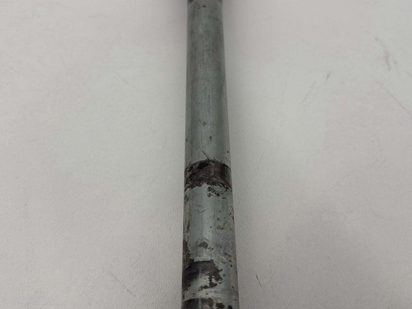 2007 - 2011 Harley-Davidson Touring Street Glide Rear Wheel Axle Bolt Shaft 41056-09