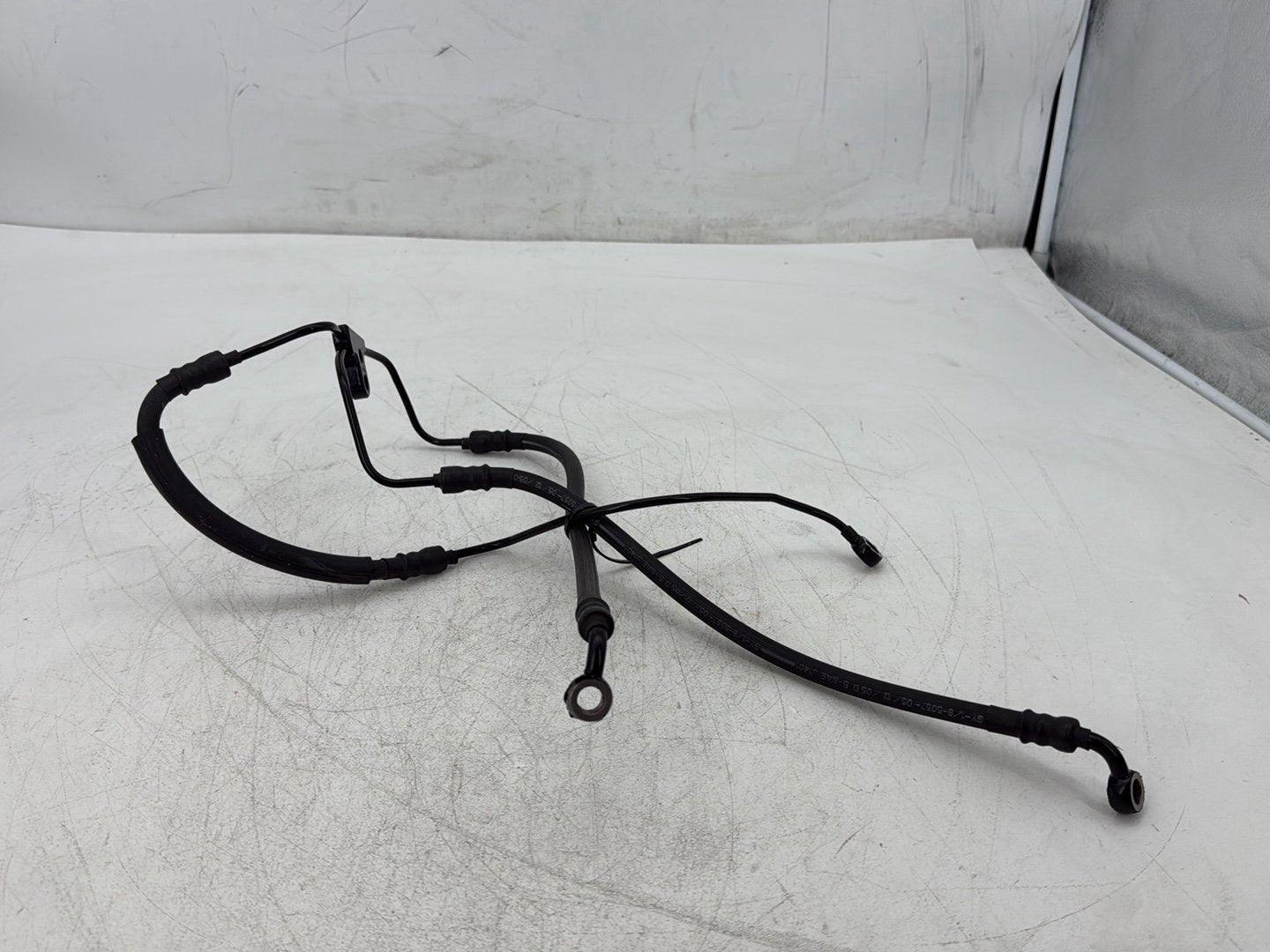 2005 Harley Electra Glide Touring Ultra FLHTCUI OEM Front Brake Hose Line Pipe