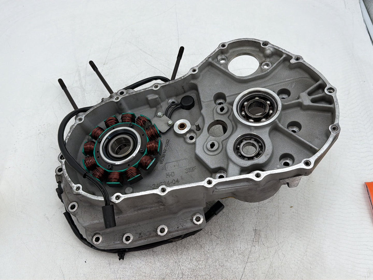 2004 Harley Sportster XL883C 883 Custom OEM Crankcase Shaft Engine Motor Cover