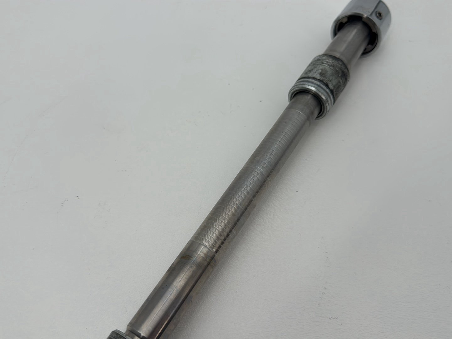 1999 - 2006 Harley-Davidson Dyna Wide Glide Front Wheel Axle Bolt Shaft 43346-83B