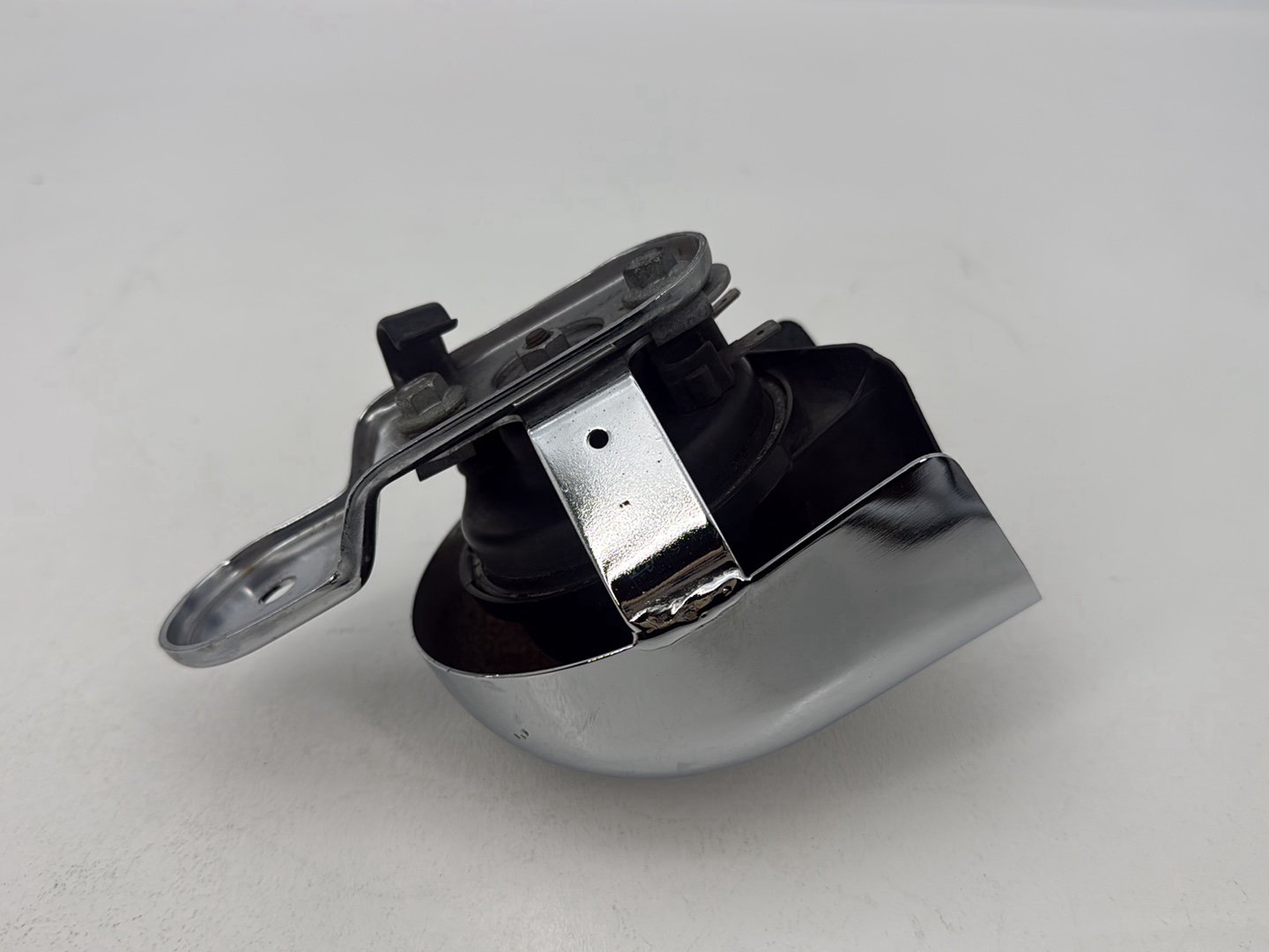 2007 - 2011 Harley-Davidson Touring Street Glide Horn Signal Klaxon Chrome Cover 	69012-93A