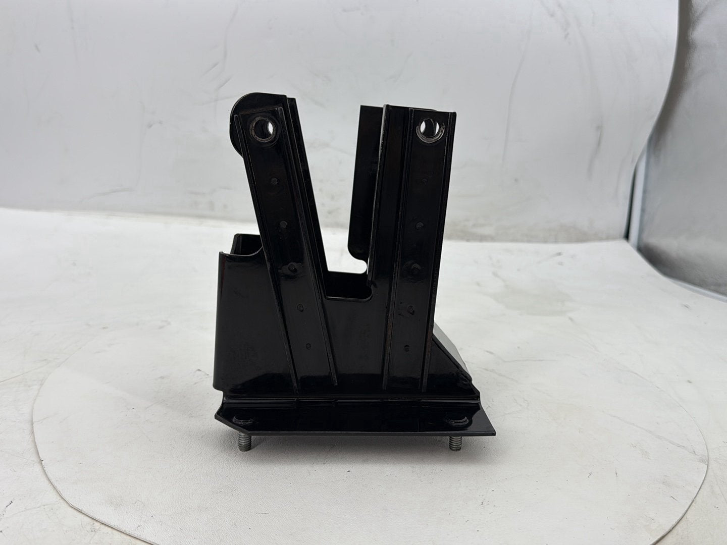 2005 Harley Road Glide Touring FLTRI OEM Inner Fairing Mount Support Bracket