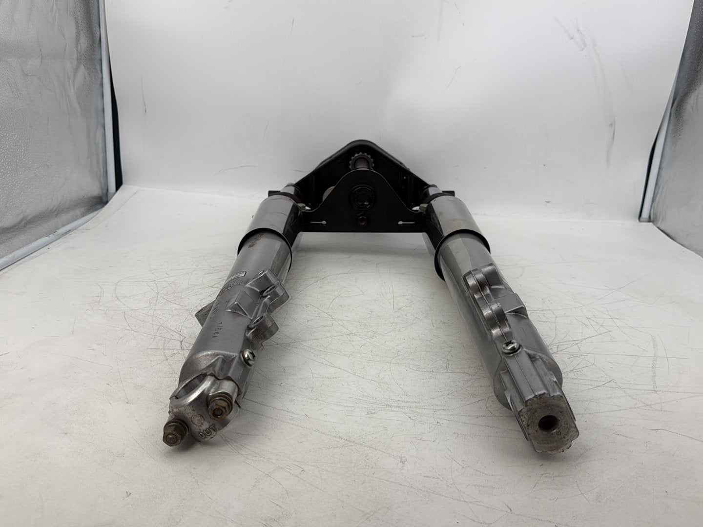 2004 Harley Touring FLHT Electra Glide OEM Front Triple Tree Set & LH RH Fork Legs Sliders