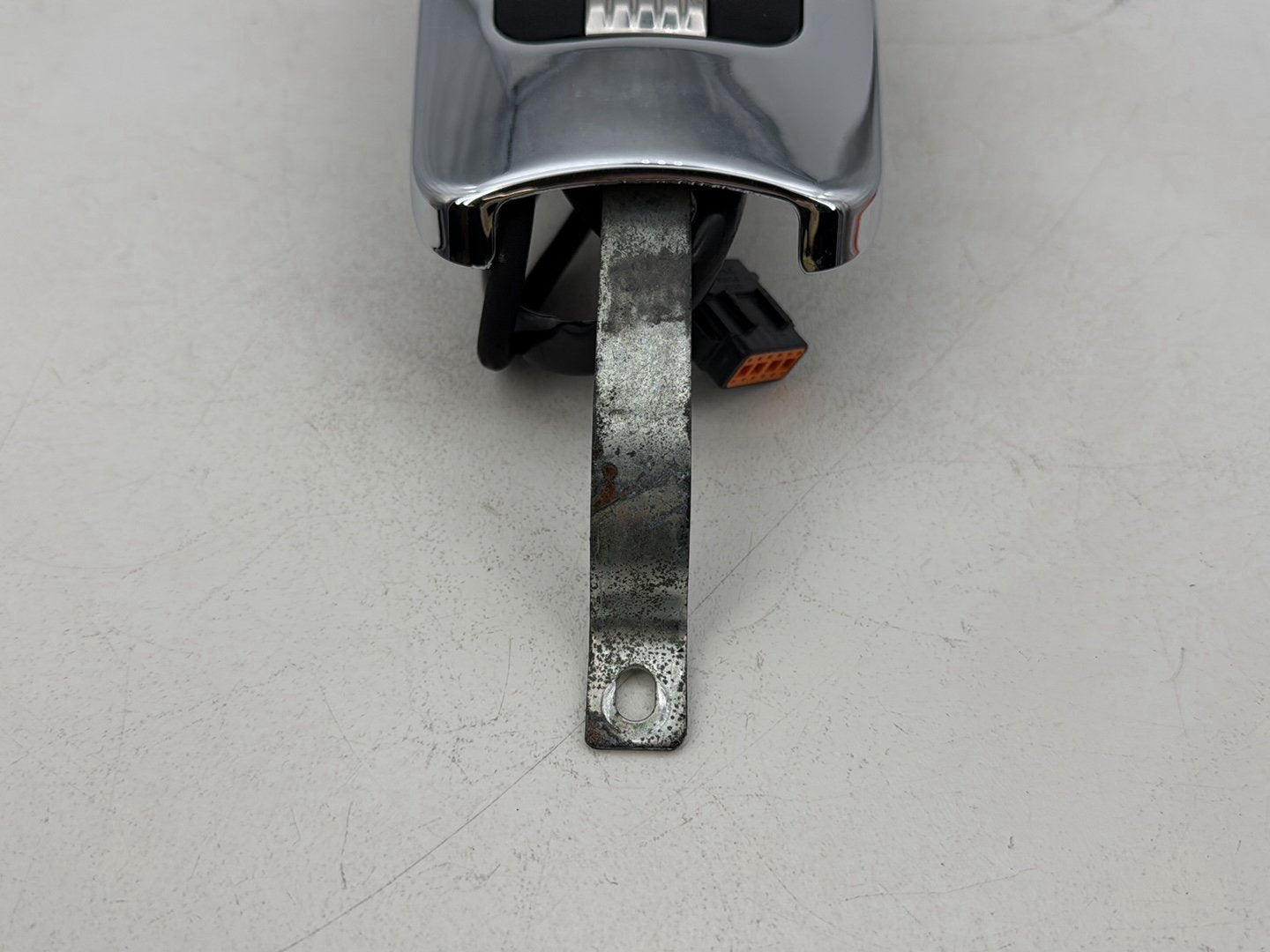 2007 - 2011 Harley-Davidson Touring Electra Glide Ultra Fuel Gas Tank Dash Console NOKey 61270-08