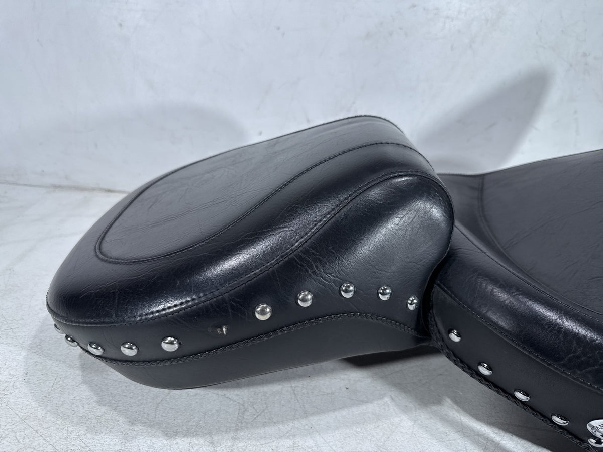 01 Harley Heritage Softail Classic Passenger Rider Driver Seat Saddle MUSTANG