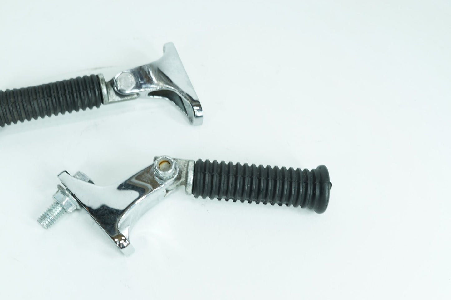 1983 - 1998 Harley-Davidson Dyna Super Glide Passenger Left & Right Foot Pegs 33189-63, 33048-72