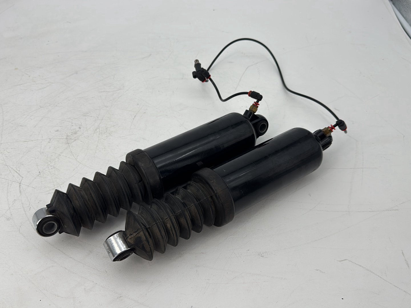 2008 - 2016 Harley-Davidson Touring Electra Glide Ultra Rear Left Right Shock Absorbers 54000036