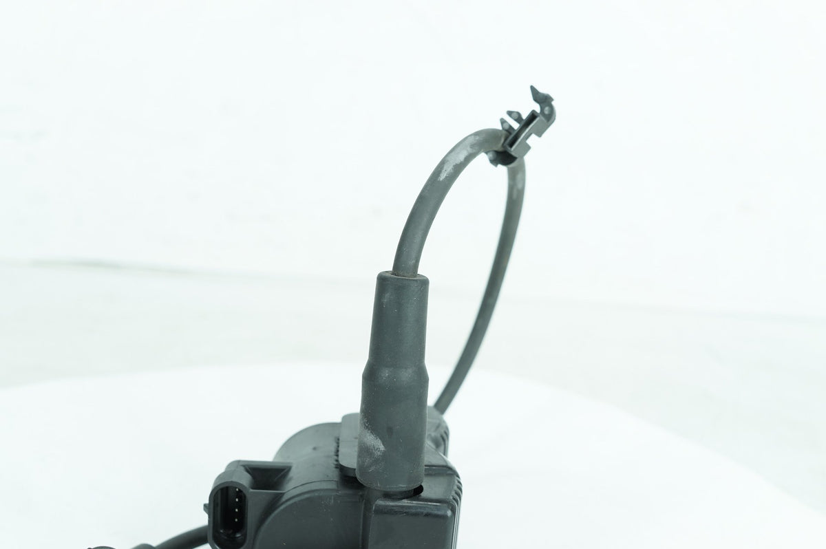 2013 Harley Dyna FXDF Fat Bob OEM Ignition Coil w/ Spark Plugs Cable 31696-07A