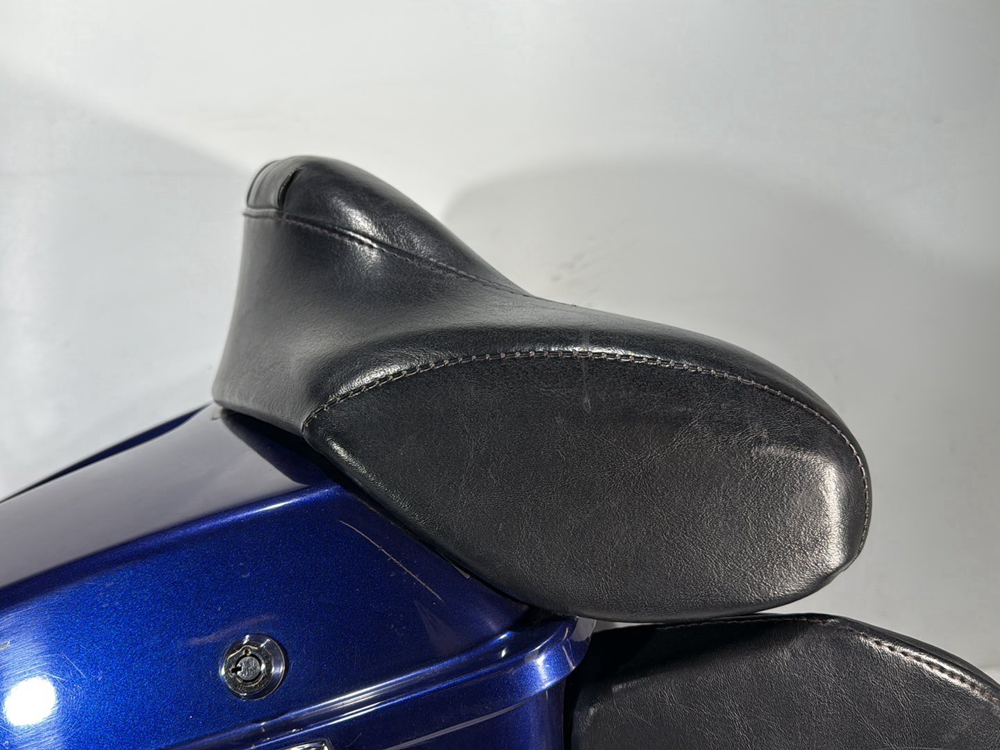 2007 Harley Touring FLHTCU Electra Glide Ultra OEM Pass Backrest Tour Pak Luggage NOKey