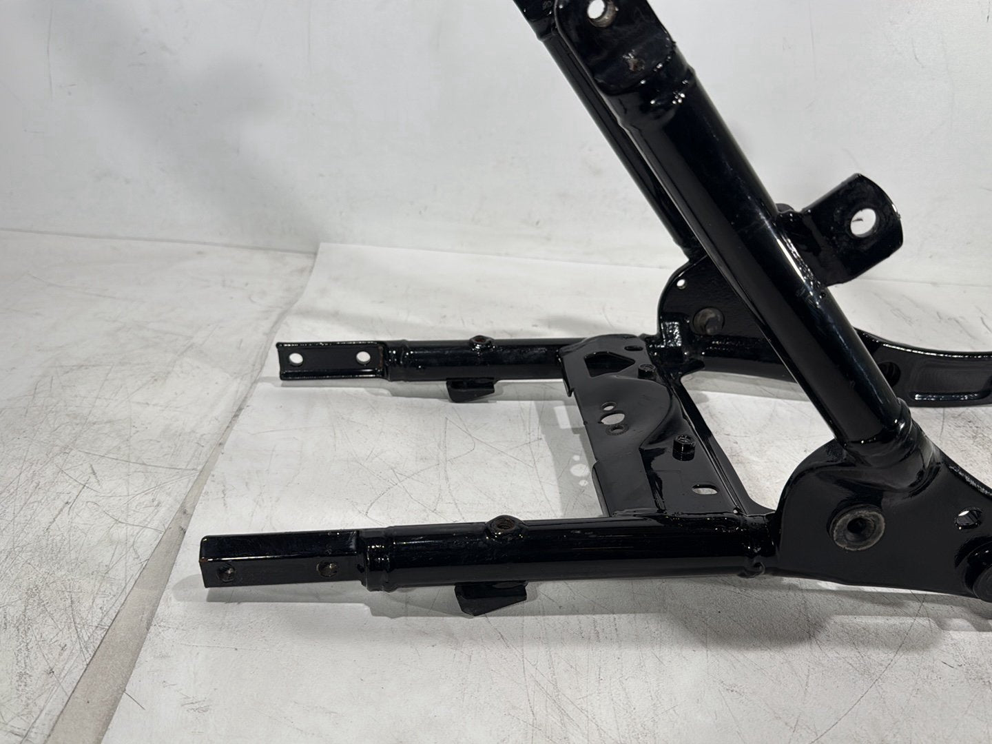 2015 Harley Road Glide Touring FLTRXS OEM Rear Back Sub Frame Rail Bar 48079-09BHP