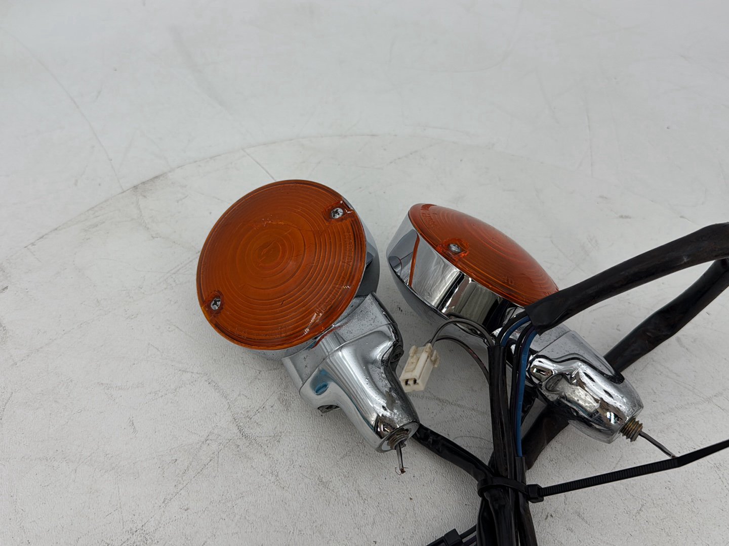 1999 - 2006 Harley-Davidson Touring Electra Glide Front Left Right Turn Signal Indicators  	68766-94