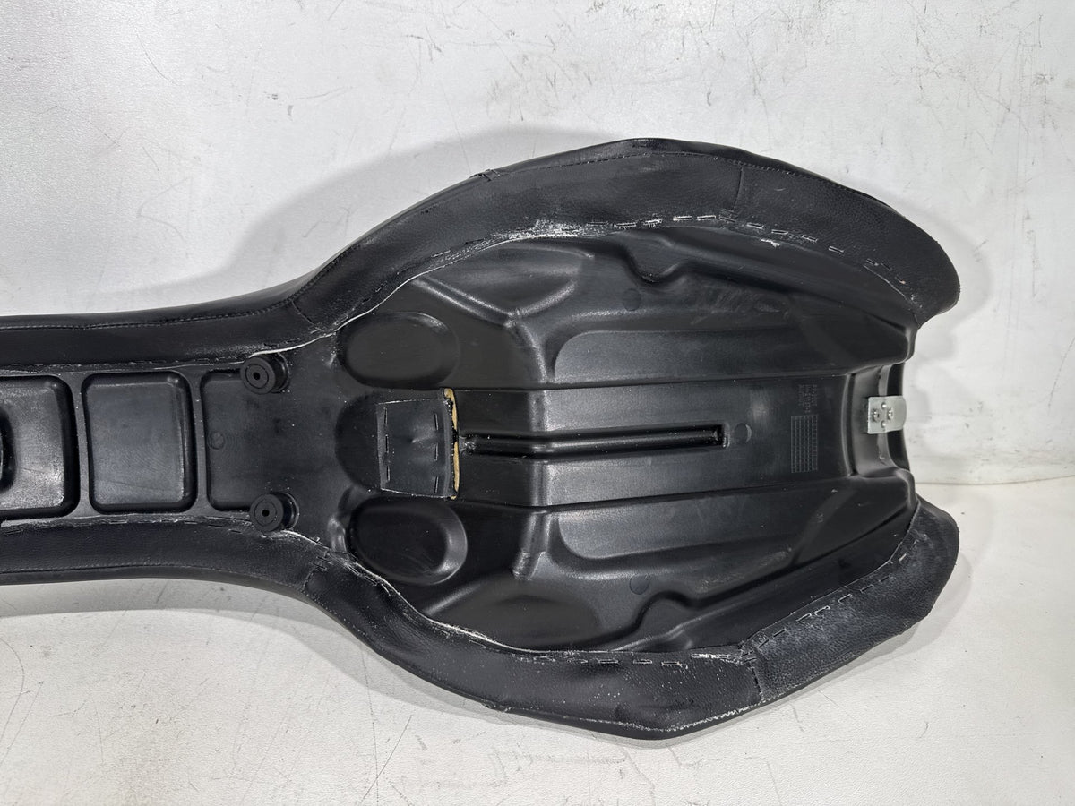 2016 Harley Dyna Fat Bob FXDF 103 OEM Passenger Rider Driver Seat Saddle