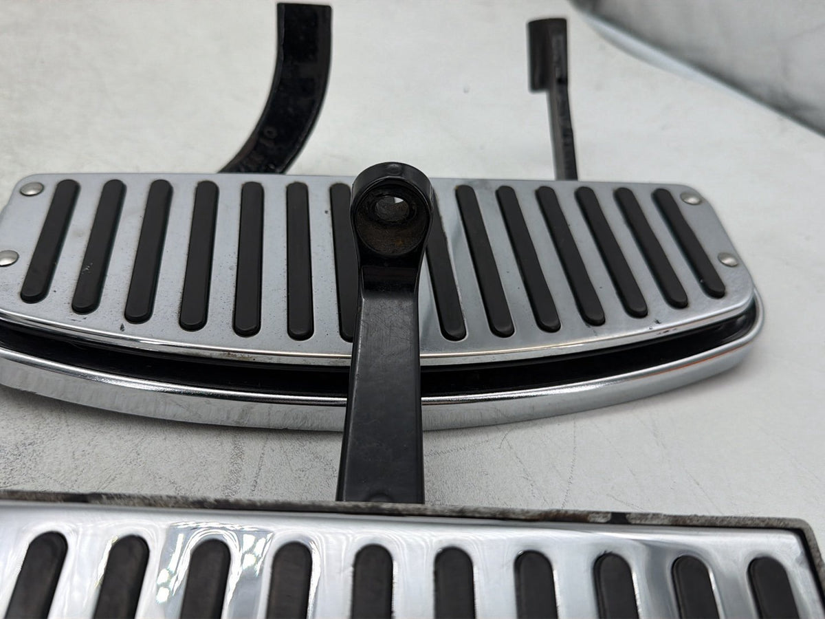 2006 Harley Electra Glide Touring Ultra FLHTCUI OEM Left Right Driver & Pass Floorboard Foot Rest