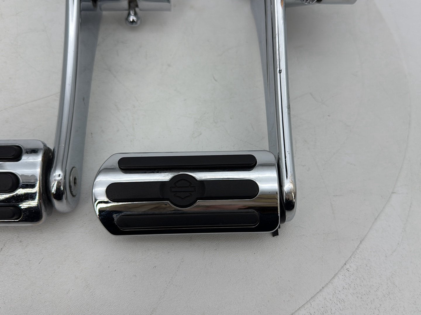 2007 - 2011 Harley-Davidson Touring Electra Glide Ultra Passenger Left & Right Foot Pegs Kuryakyn