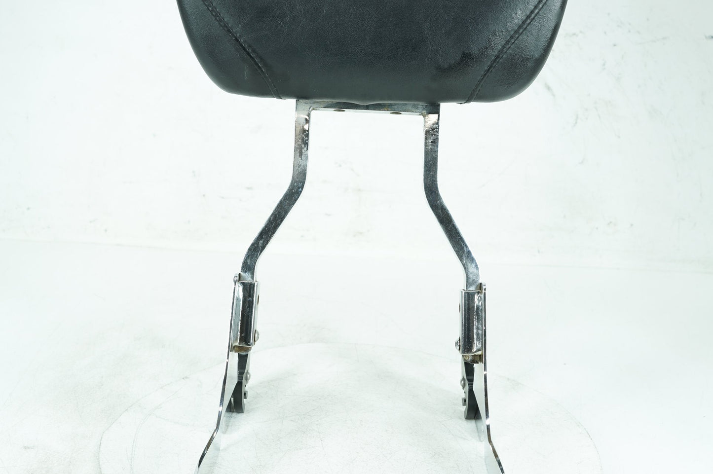 1999 - 2006 Harley-Davidson Softail Fat Boy Rear Sissy Bar w/ Backrest Cushion Pad  	52731-00