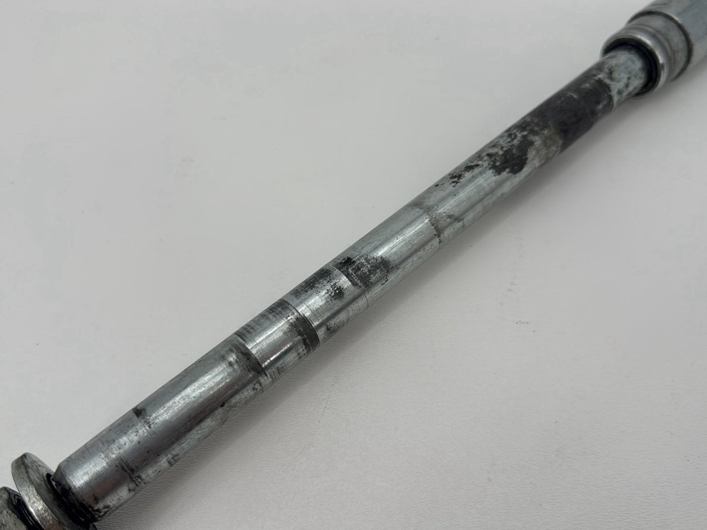 1999 - 2006 Harley-Davidson Dyna Wide Glide Rear Wheel Axle Bolt Shaft 41114-90