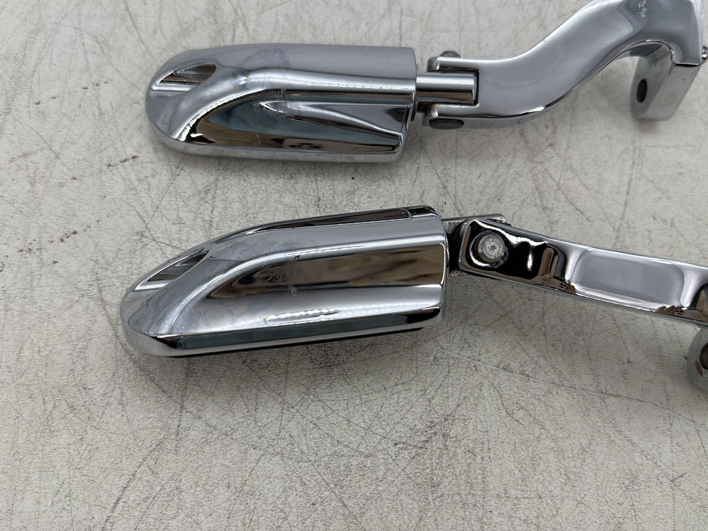 2004 Harley Road King Touring Custom FLHRSI OEM Passenger Left & Right Foot Pegs