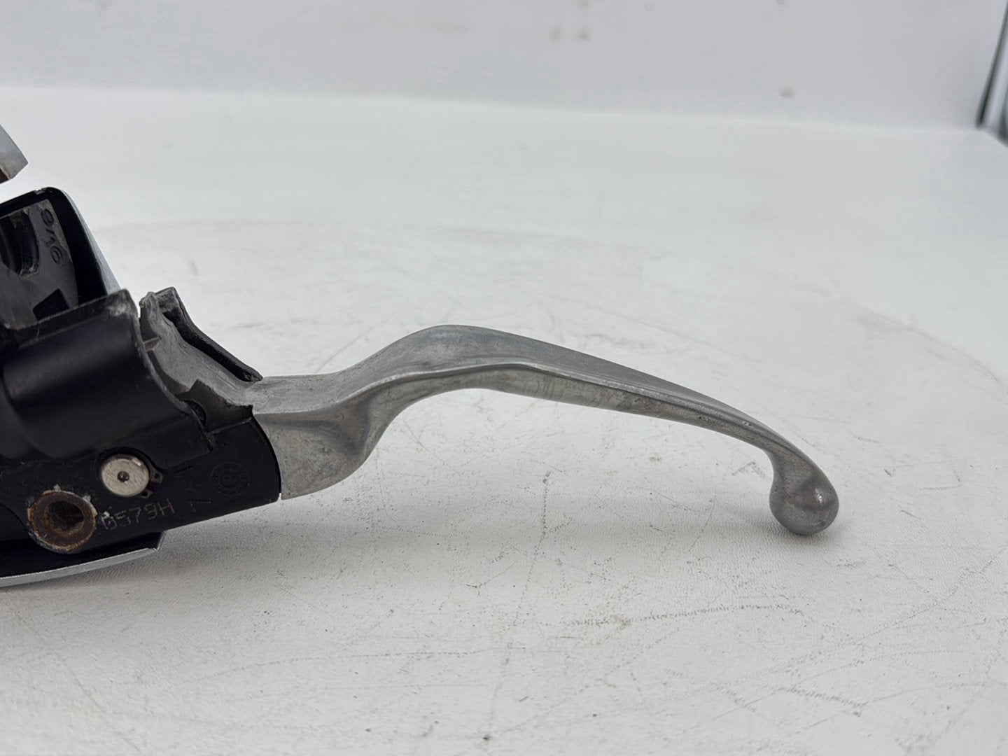2007 - 2012 Harley-Davidson Dyna Super Glide Front Right Brake Lever Master Cylinder 45019-08A