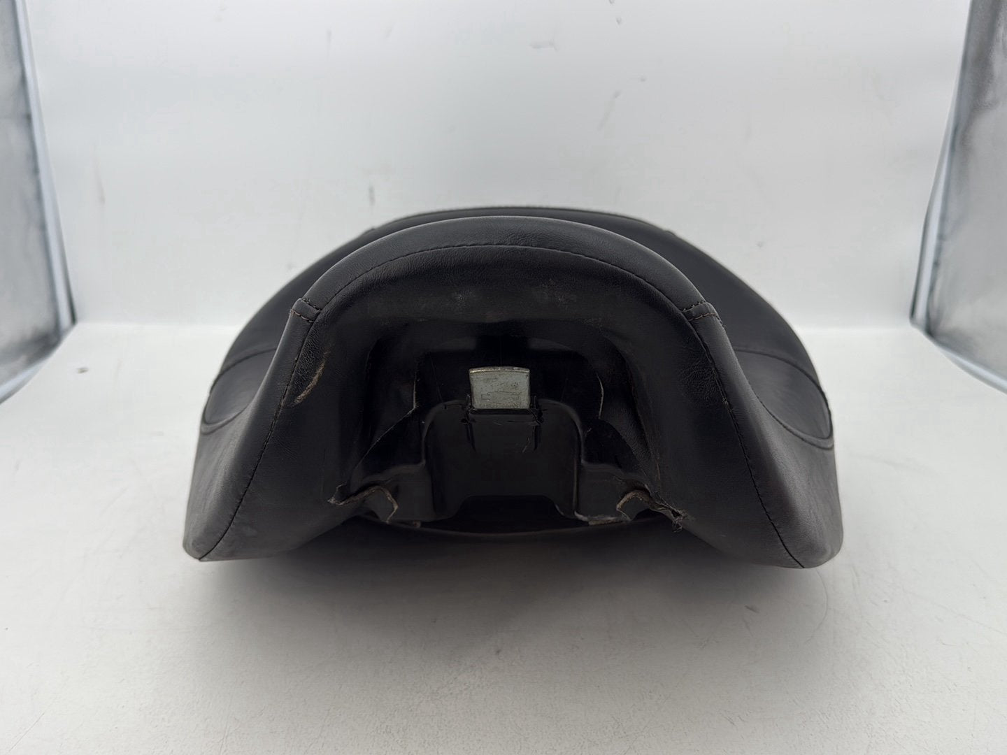 2007 - 2012 Harley-Davidson Dyna Super Glide Passenger Rider Driver Seat Saddle   53077-06