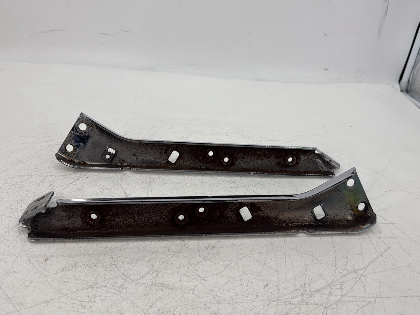06 Harley Touring FLHRI Road King OEM Rear Left &amp; Right Saddlebag Fender Support
