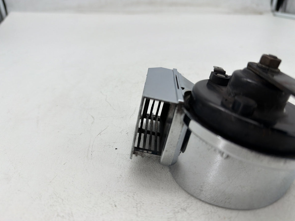 2011 Harley Electra Glide Touring Ultra OEM Signal Horn Klaxon Beep