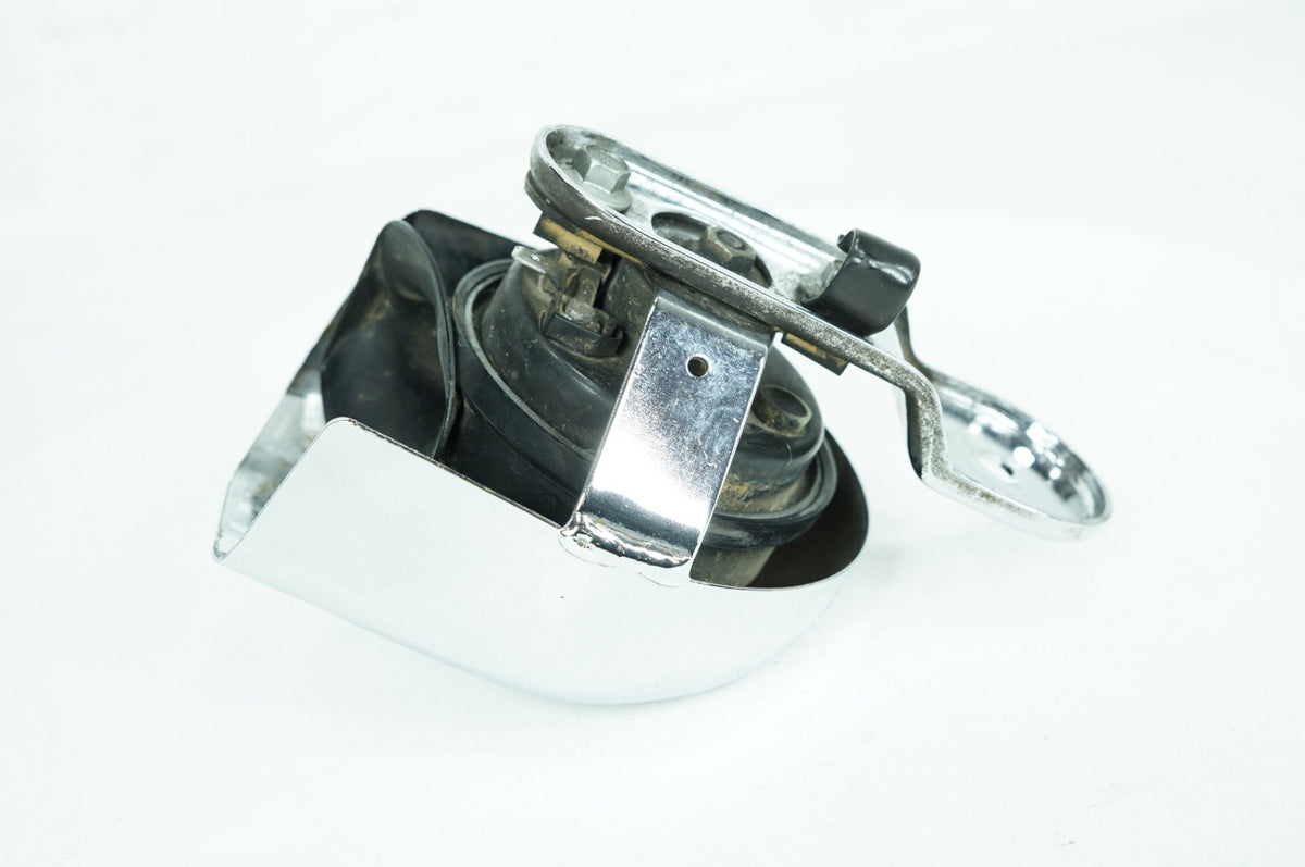 2005 Harley Dyna FXDL Low Rider OEM Horn Signal Klaxon Chrome Cover