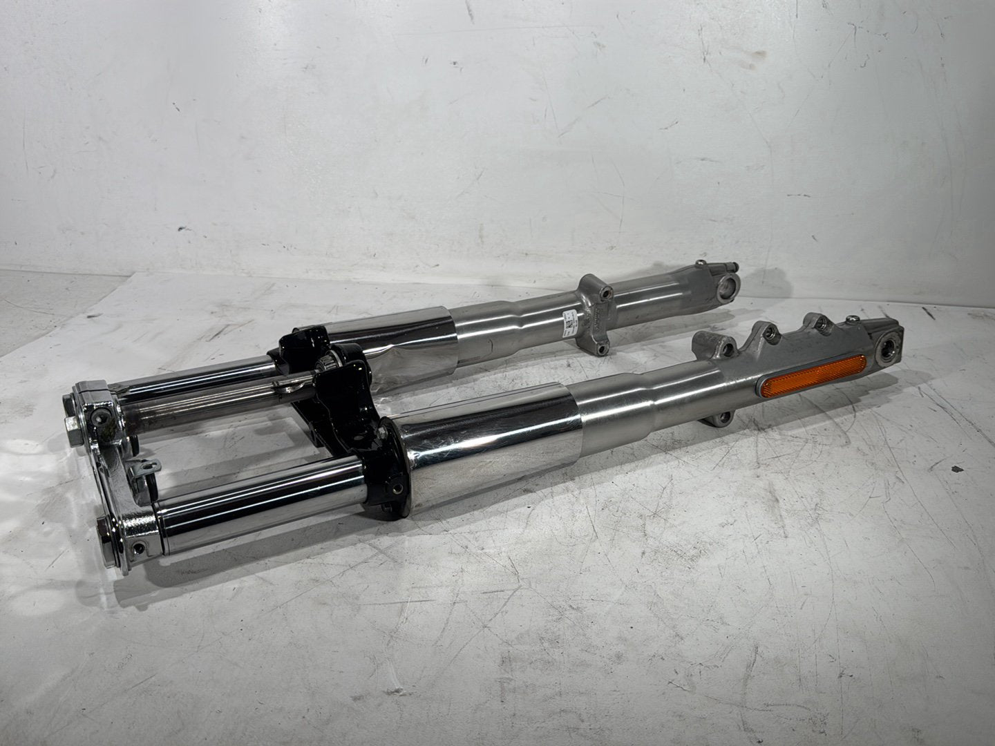 2013 Harley Heritage Softail Classic FLSTC OEM Front Triple Tree Set & LH RH Fork Legs Sliders