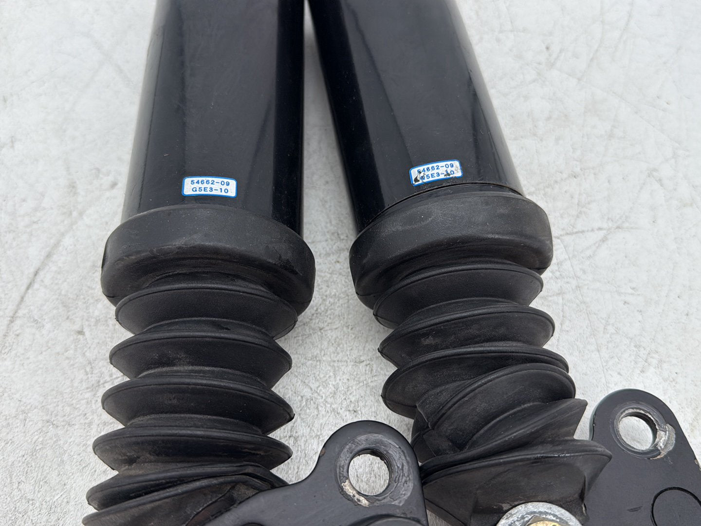 2009 Harley Street Glide Touring FLHX OEM Rear Left Right Shock Absorbers