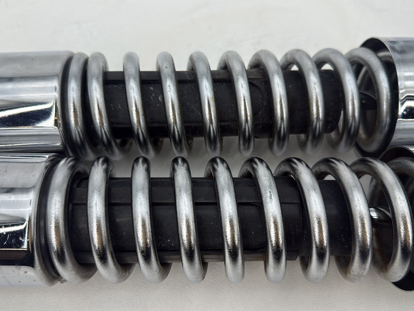 2007 - 2017 Harley-Davidson Dyna Wide Glide Rear Left Right Shock Absorbers 54615-01