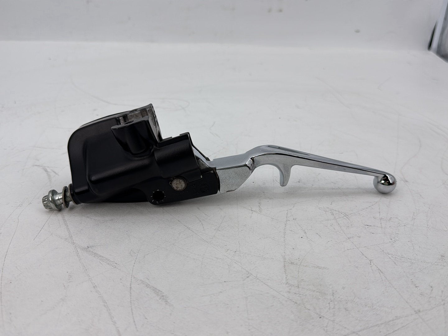 2000 Harley Touring FLHTCI Electra Glide Classic OEM Front Right Brake Lever Master Cylinder