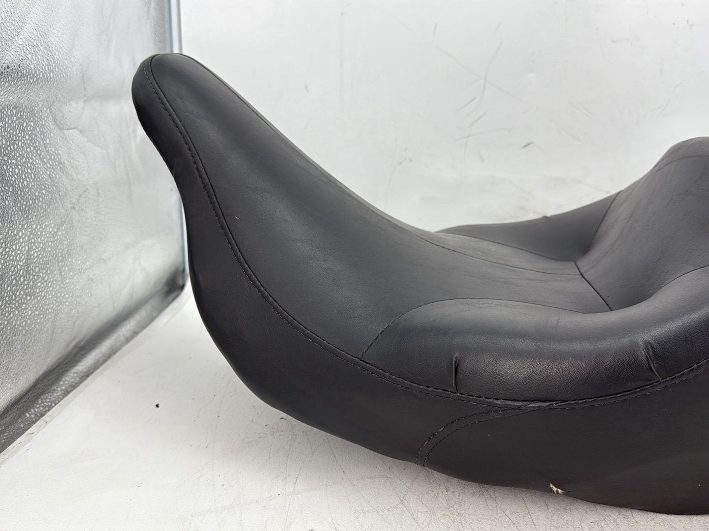 2005 Harley Electra Glide Touring Ultra FLHTCUI OEM Passenger Rider Driver Seat Saddle