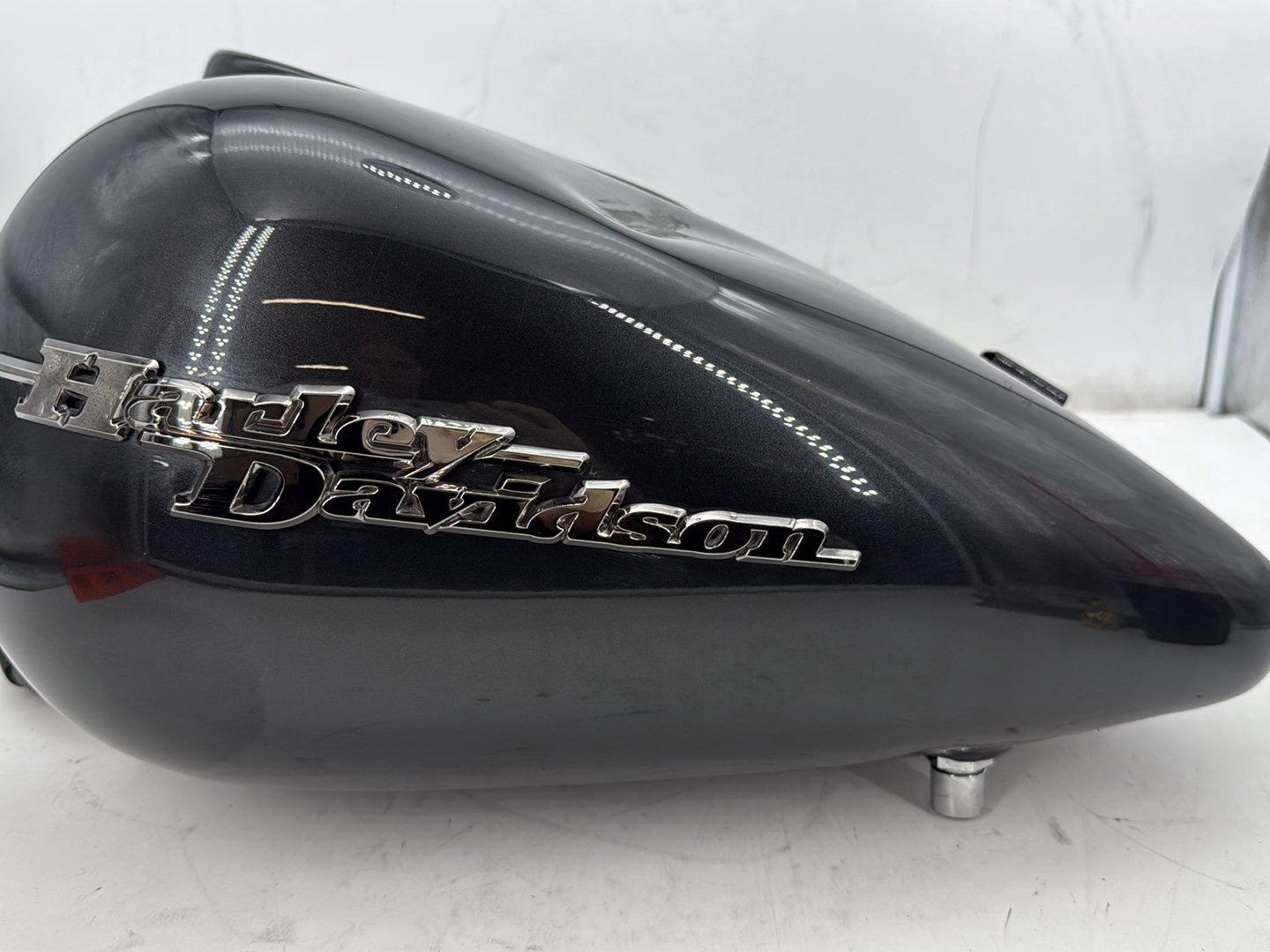 2007 Harley Street Glide Touring FLHX OEM Fuel Gas Tank Gasoline Reservoir