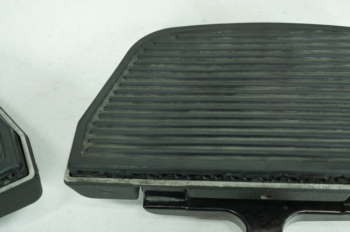 2007 - 2012 Harley-Davidson Touring Electra Glide Ultra Left Right Driver & Pass Floorboard Foot Rest 50614-06