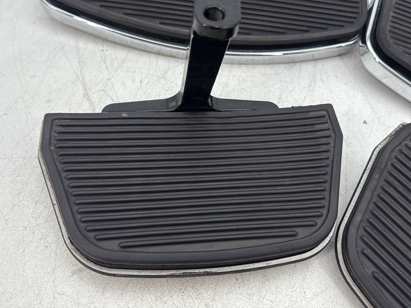 2013 Harley Electra Glide Touring Ultra FLHTCUI OEM Left Right Driver & Pass Floorboard Foot Rest