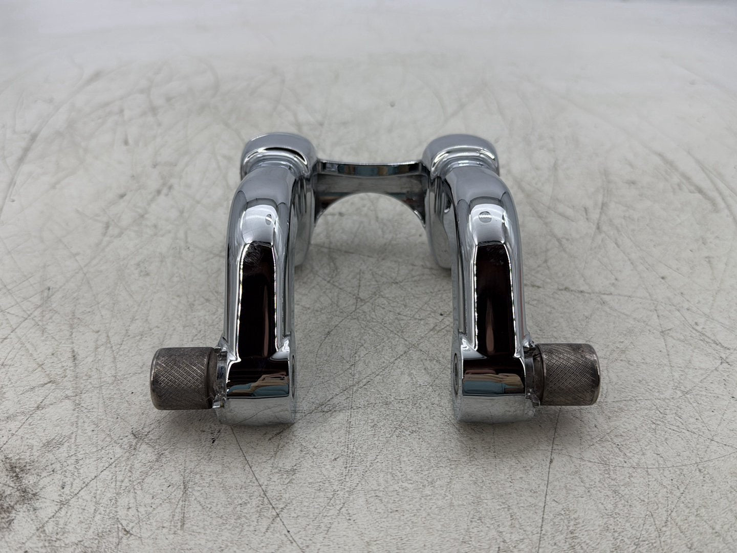2015 Harley Dyna Low Rider FXDL OEM Front Handlebar Riser Top Clamp Chrome
