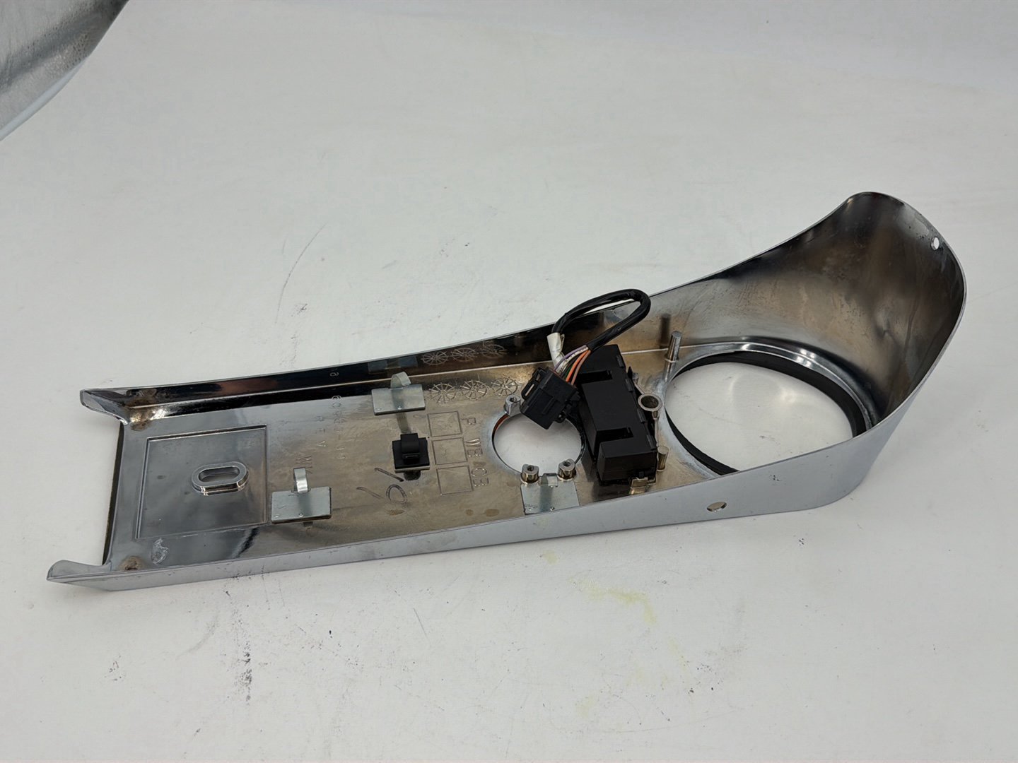 1999 - 2006 Harley-Davidson Touring Road King Fuel Gas Tank Dash Console NOKey  	60960-99
