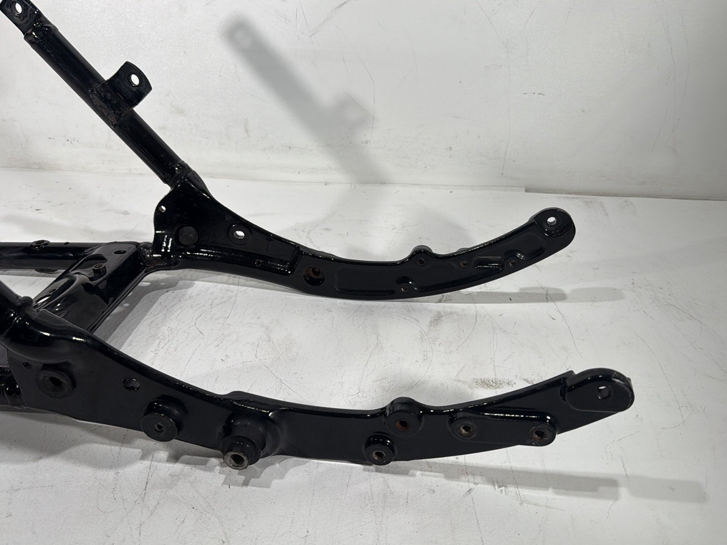 2018 Harley Electra Glide Touring Ultra Rear Back Sub Frame Rail Bar 48079-09BHP