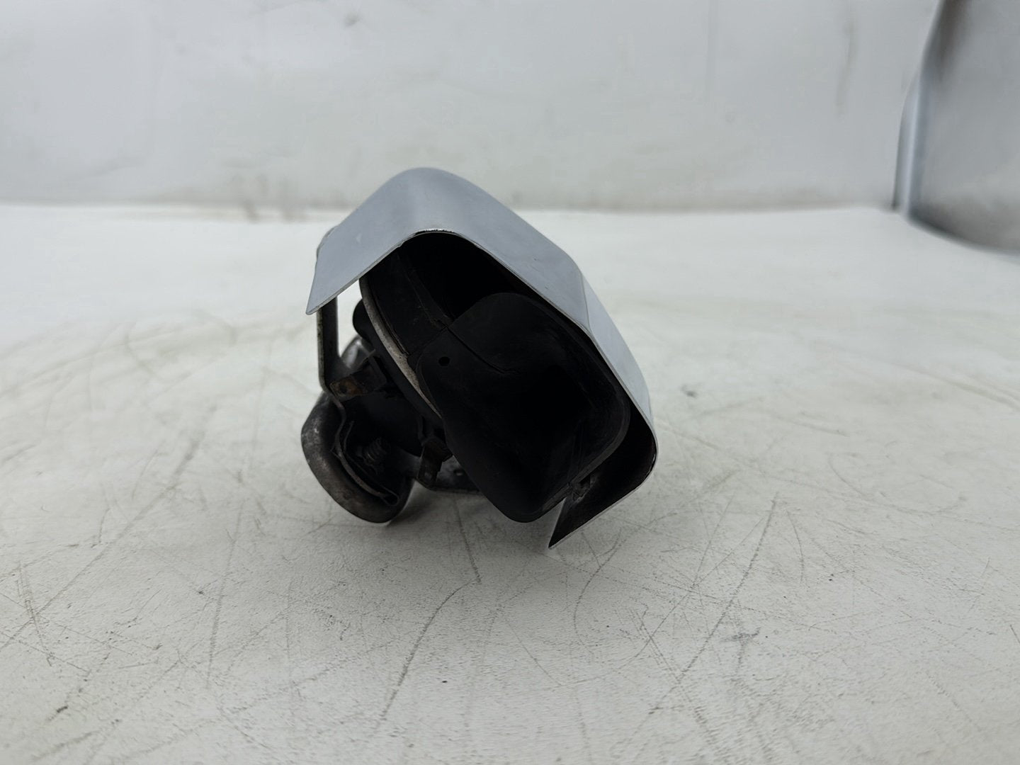 1997 Harley Softail FLSTC Heritage Classic OEM Horn Signal Klaxon Chrome Cover