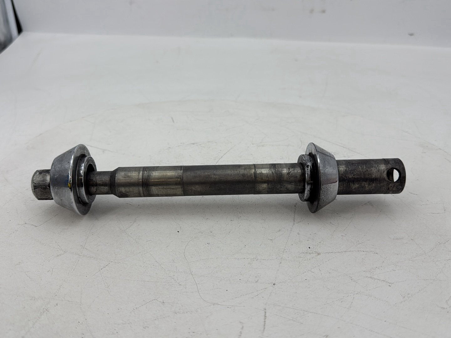 2007 - 2012 Harley-Davidson Dyna Super Glide Front Wheel Axle Bolt Shaft 41628-08