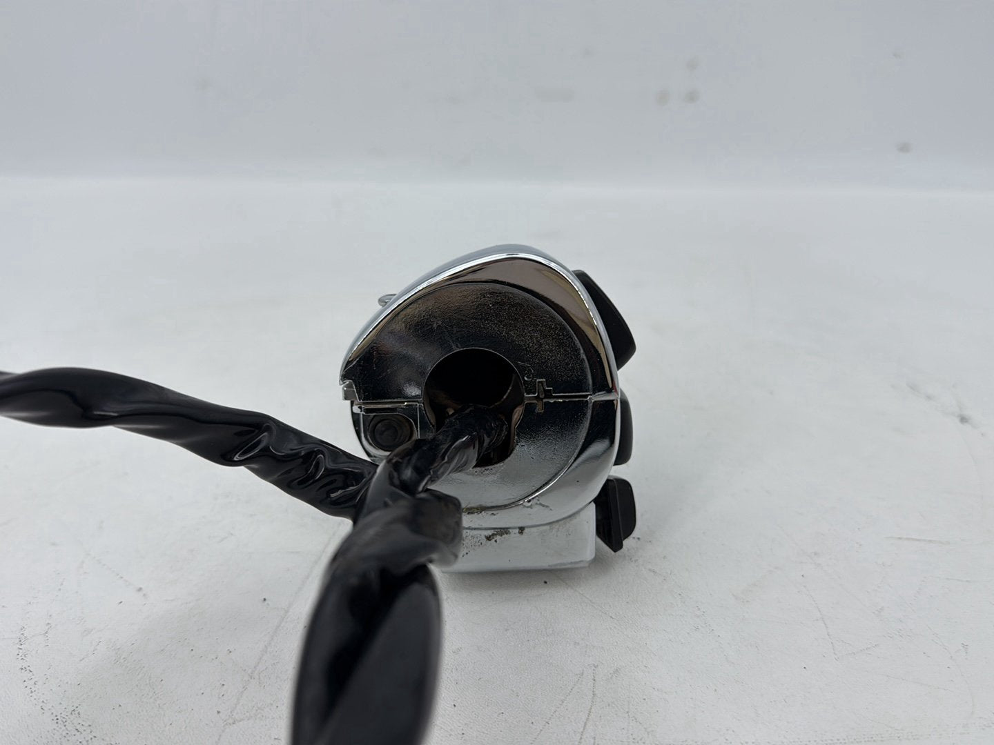 2007 - 2011 Harley-Davidson Touring Electra Glide Ultra Right Engine Start Kill Switches Controls 71684-06A