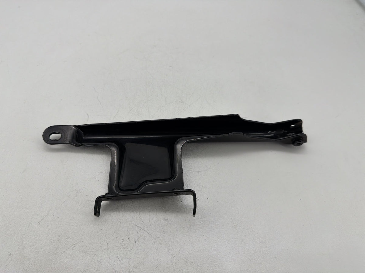 2011 Harley Softail Deluxe FLSTN OEM Seat Bracket Mount Support Mounting