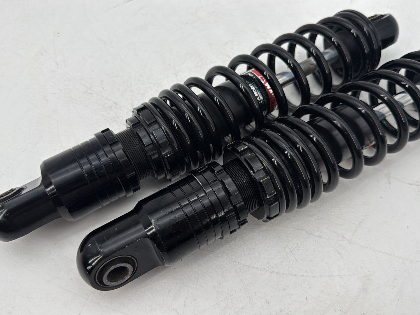 1999 - 2006 Harley-Davidson Touring Road King Classic Rear Left Right Shock Absorbers Drag Specialties