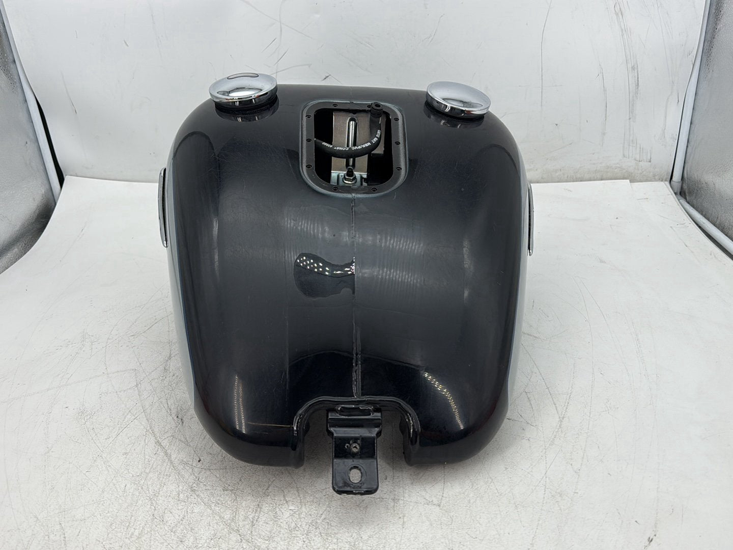2013 Harley Heritage Softail Classic FLSTC OEM Fuel Gas Tank Gasoline Reservoir