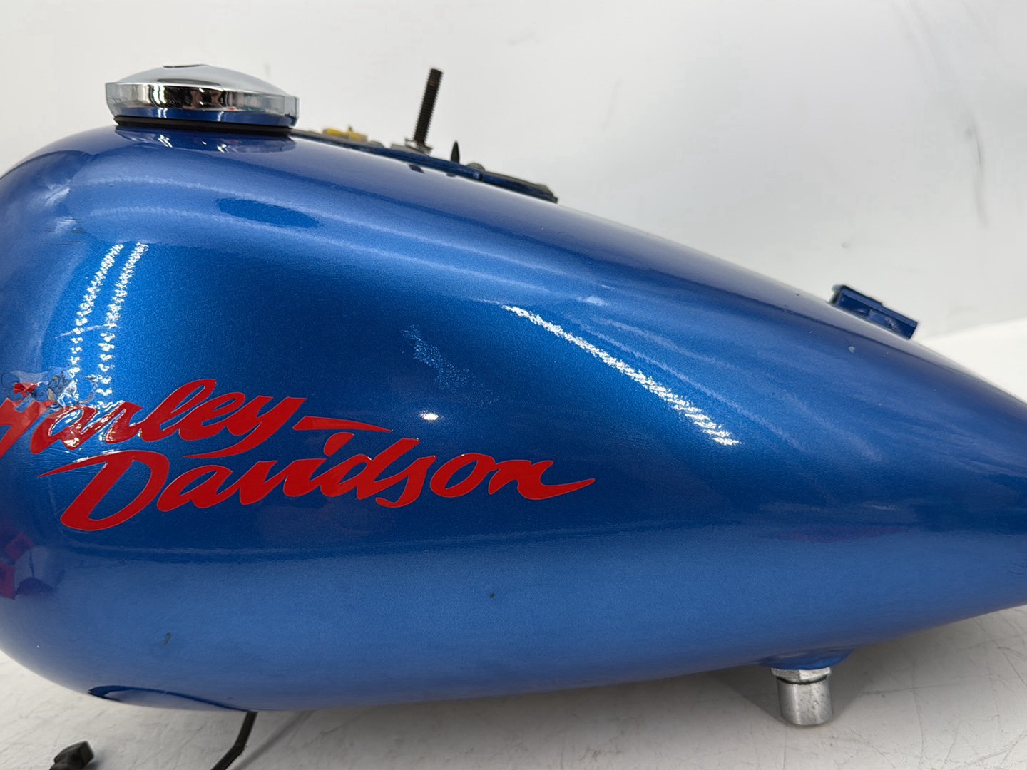2006 Harley Touring FLHRI Road King OEM Fuel Gas Tank Gasoline Reservoir
