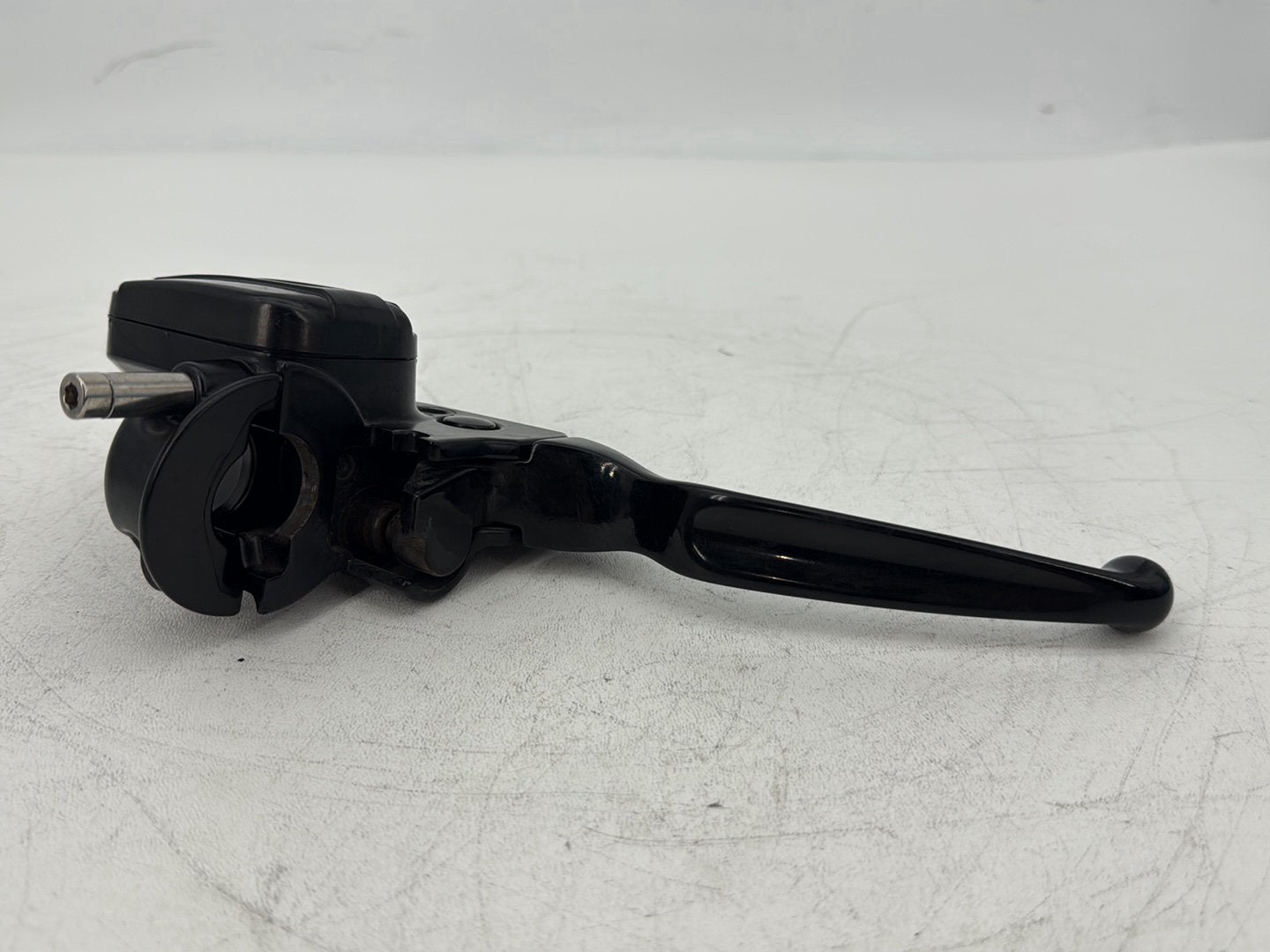 2015 Harley Touring FLHXS Street Glide OEM Front Right Brake Lever Master Cylinder