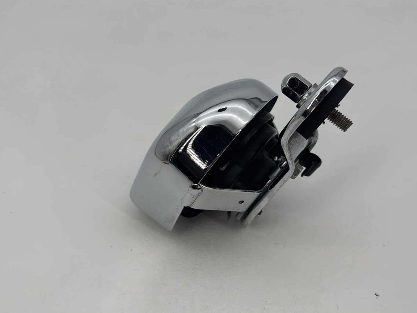 1999 - 2006 Harley-Davidson Dyna Wide Glide Horn Signal Klaxon Chrome Cover