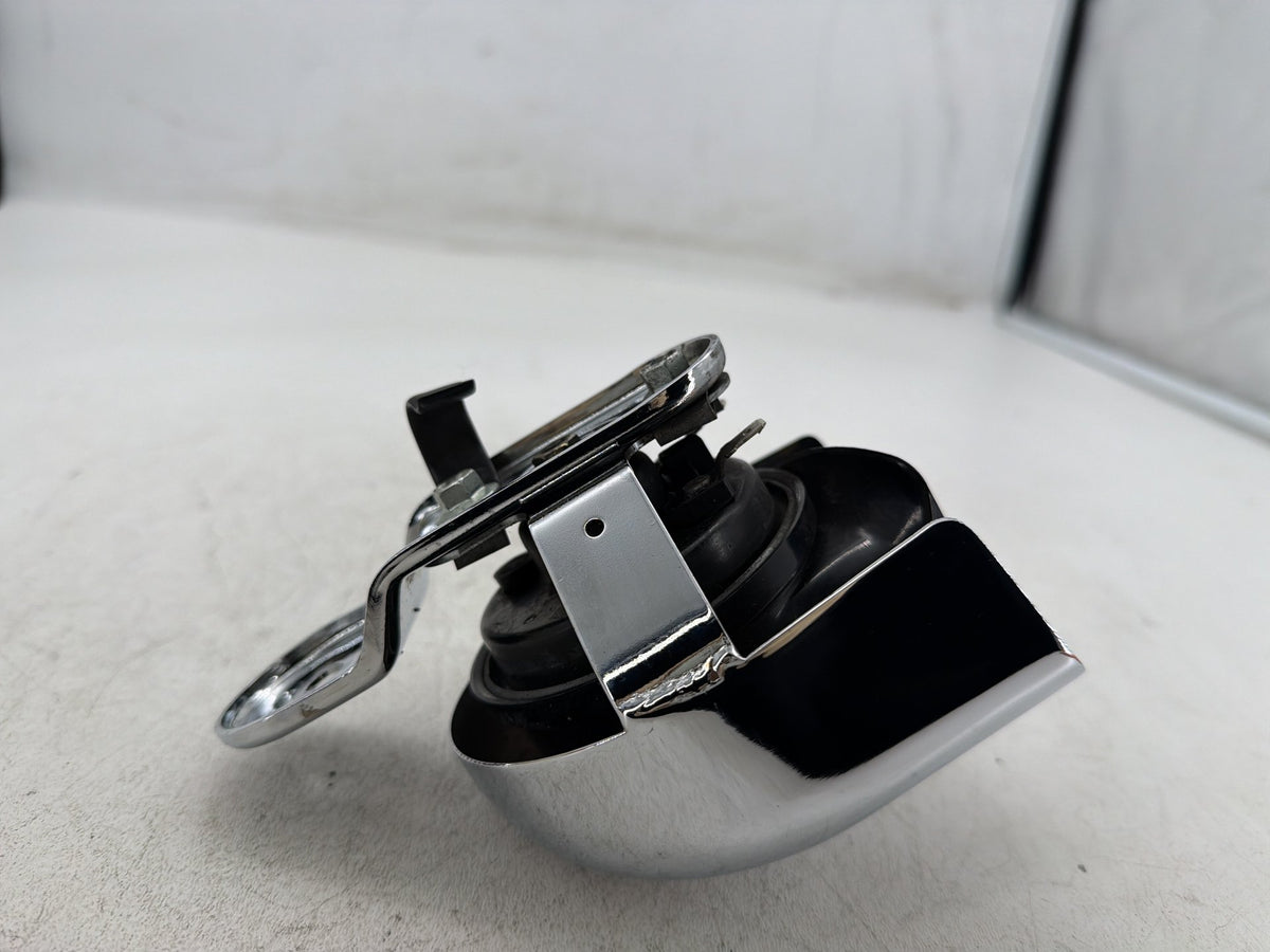 2005 Harley Dyna Super Glide Custom FXDC OEM Horn Signal Klaxon Chrome Cover