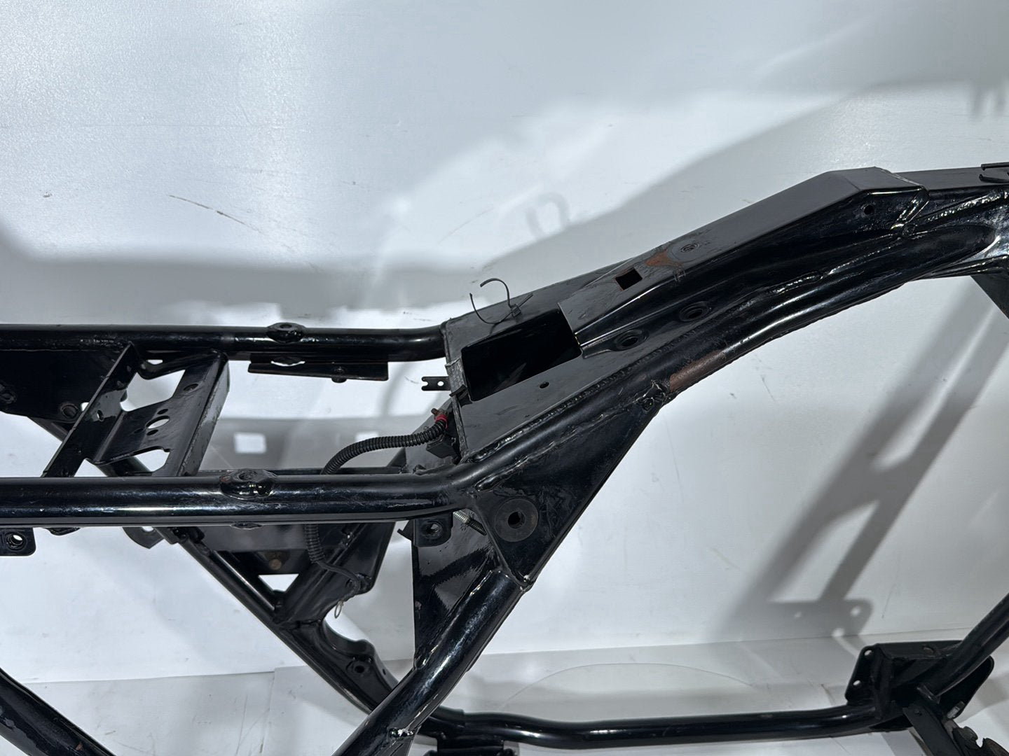 1999 - 2006 Harley-Davidson Touring Electra Glide Classic Body Main Frame Chassis CLN CLR 47900-01